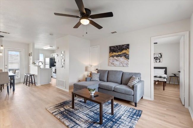 5810 Redstone Dr unit D, Killeen, TX 76543 - photo 2