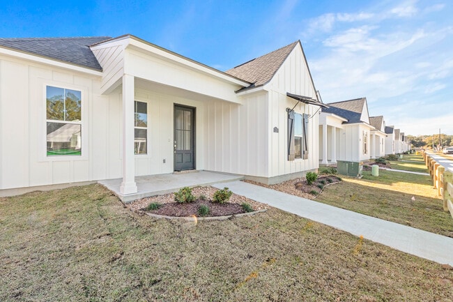 124 Grenadine Dr, Lafayette, LA 70506 - photo 2