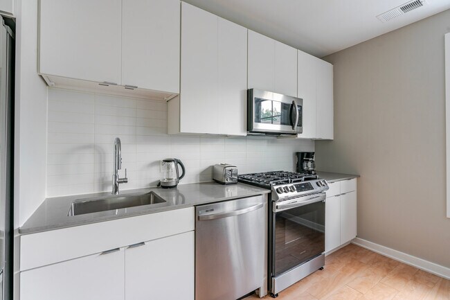 2210 Wisconsin Ave NW unit FL4-ID1226, Washington, DC 20007 - photo 7
