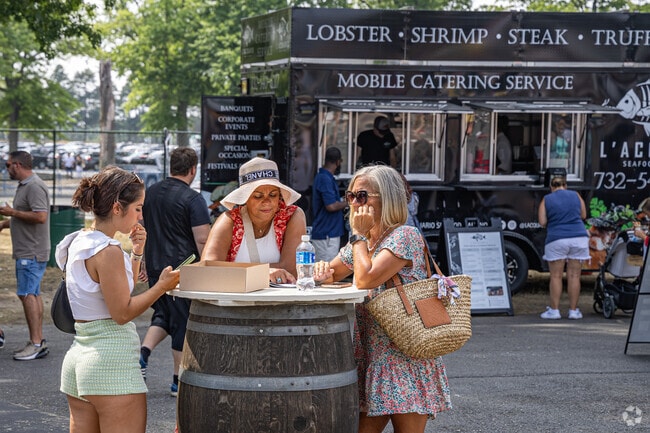 Guests enjoy wine and seafood at Oceanport’s annual Italian festival celebration.