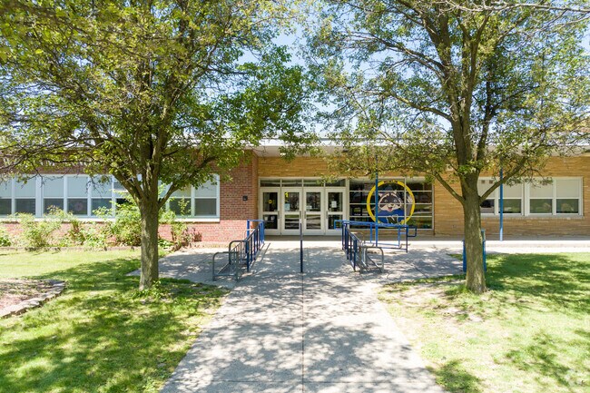 Southwest Outer Drive's Nowlin Elementary serves students in kindergarten through 5th grade.