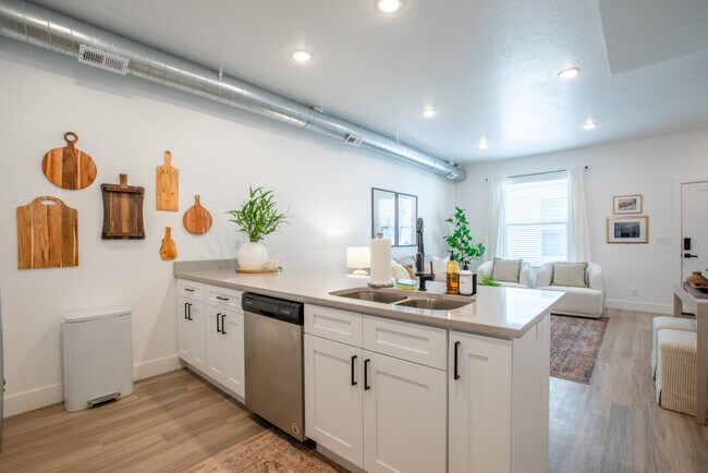 909 W Euclid Ave unit ID1249912P, Salt Lake City, UT 84104 - photo 7