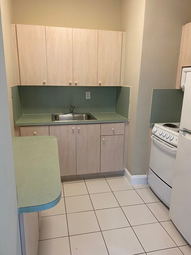 201 W 50th St unit Isabel, Hialeah, FL 33012 - photo 5