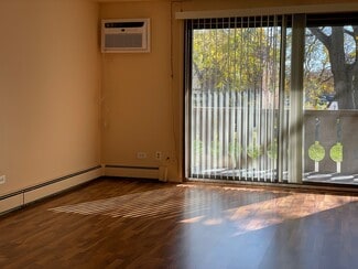 17 Parkside Ct Unit 8, Vernon Hills, IL 60061