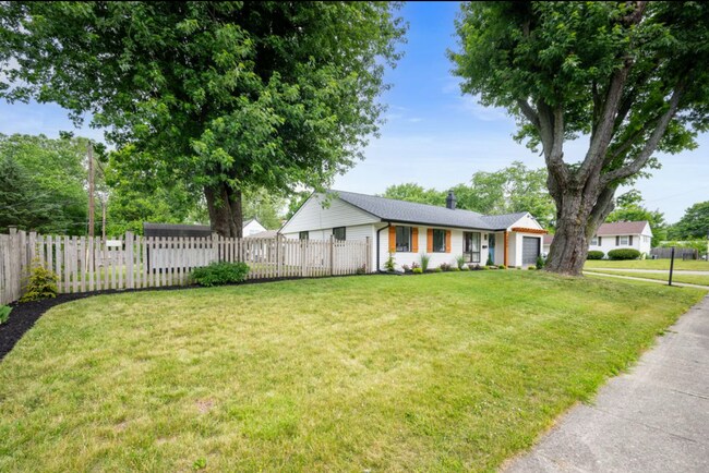 3864 Esquire Ct, Indianapolis, IN 46226 - photo 2