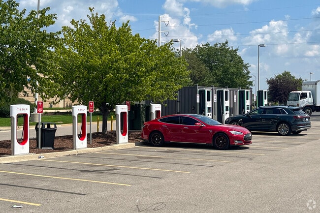 Blackberry Countryside benefits from the nearby Tesla supercharger at the Fox Valley Mall.