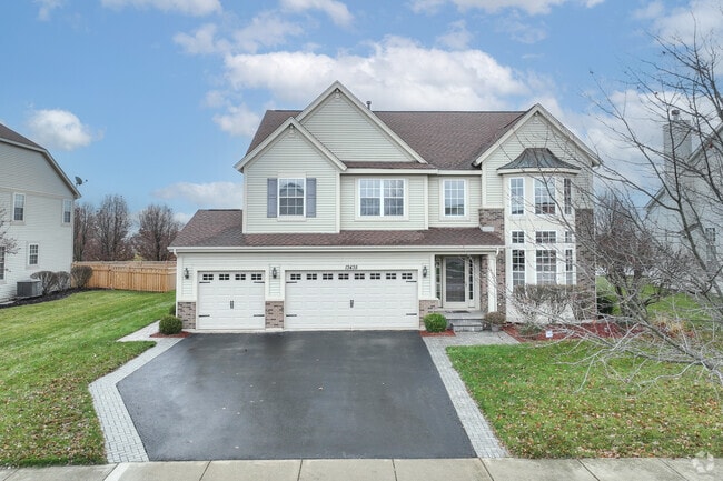 Larger single family homes in Grande Park provide families with room to grow.