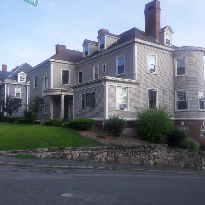 95 Summer St unit 5, Haverhill, MA 01830 - photo 1