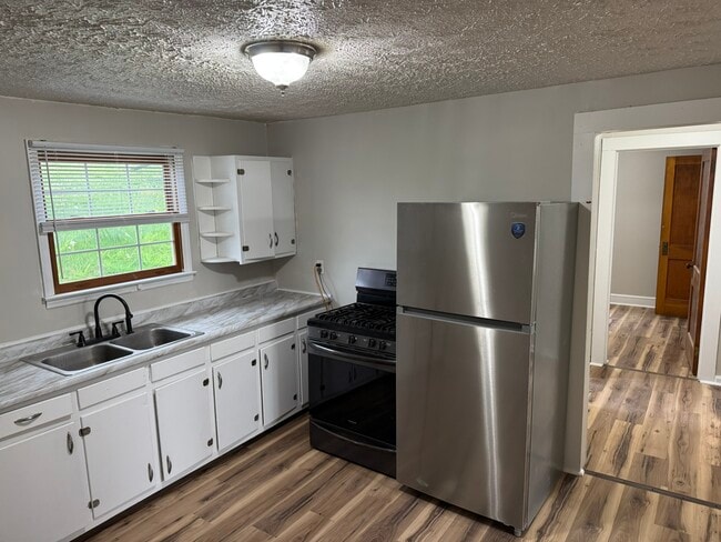 114 Edgemont Dr, Princeton, WV 24740 - photo 7