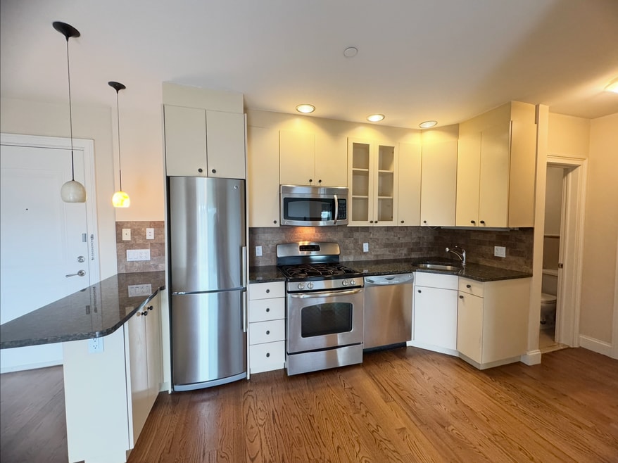 2821 36th St unit 4, Long Island City, NY 11103 - photo 1