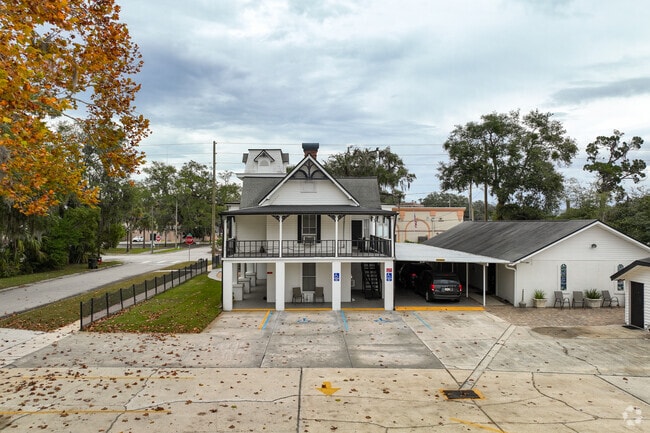 You can definitely find historic homes in Green Cove Springs neighborhood.