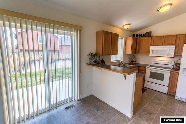 881 Fulton St, Mills, WY 82644 - photo 4