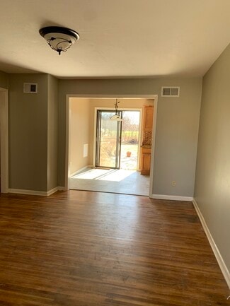 411 E Spencer Dr, Haysville, KS 67060