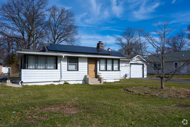 Ranch homes, large and small, can be found throughout Lake Hiawatha.