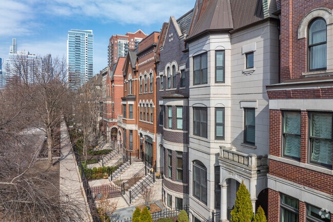 A variety of styles, facades and colors make up the single family houses of Prairie District.
