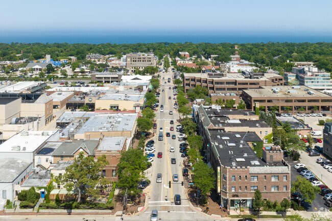 East Highland Park has plenty to offer the community including retail, restaurants, and parks.