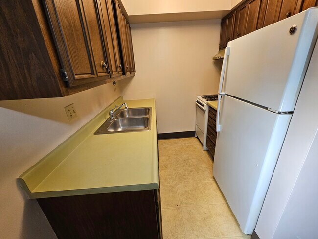 401 N East St unit 104, Weyauwega, WI 54983 - photo 3