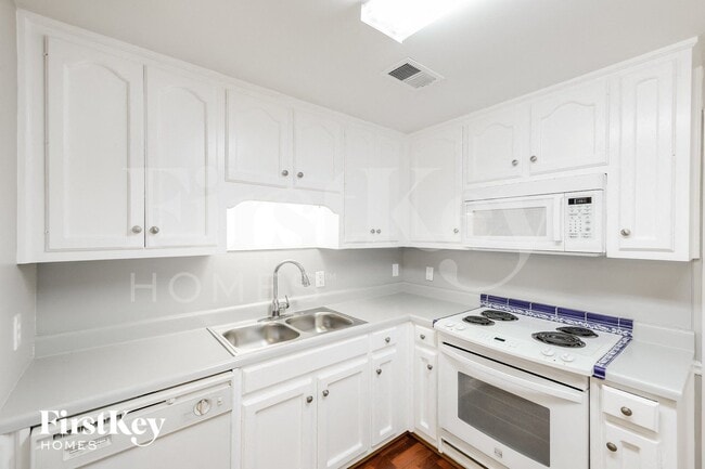 2174 Russet Meadows Ln, Birmingham, AL 35244 - photo 7