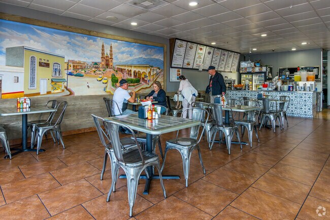 El Favorito Taqueria nearby Cordova Meadows is known for their delicious tacos and salsa bar.