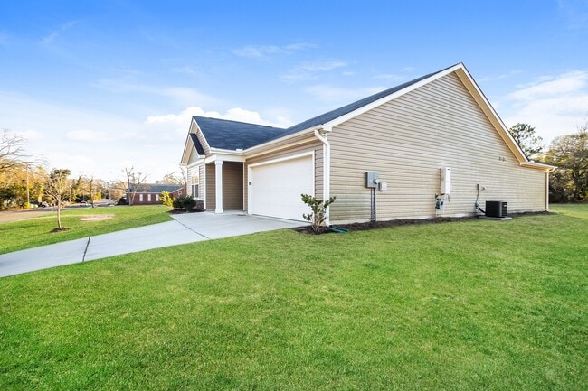 1223 Lakeshore Dr, Camden, SC 29020 - photo 2