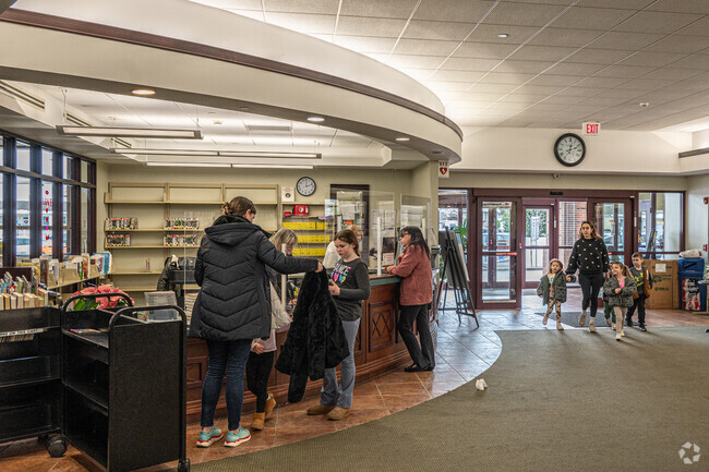 East Islip Library service the reading needs plus much more for the locals of Islip.