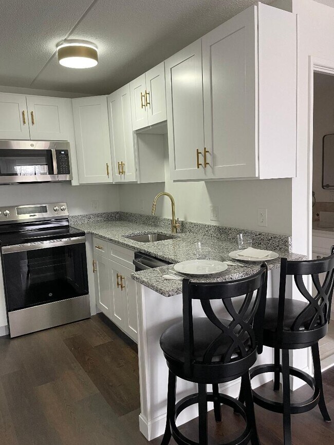 46 Cochituate Rd Unit 107, Framingham, MA 01701