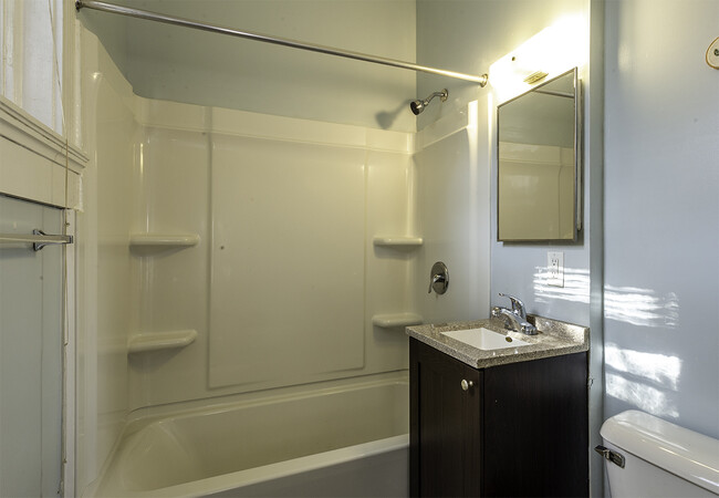 Bathroom, Tub/Shower