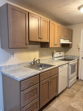 1196 Middle Turnpike W Unit C-1, Manchester, CT 06040