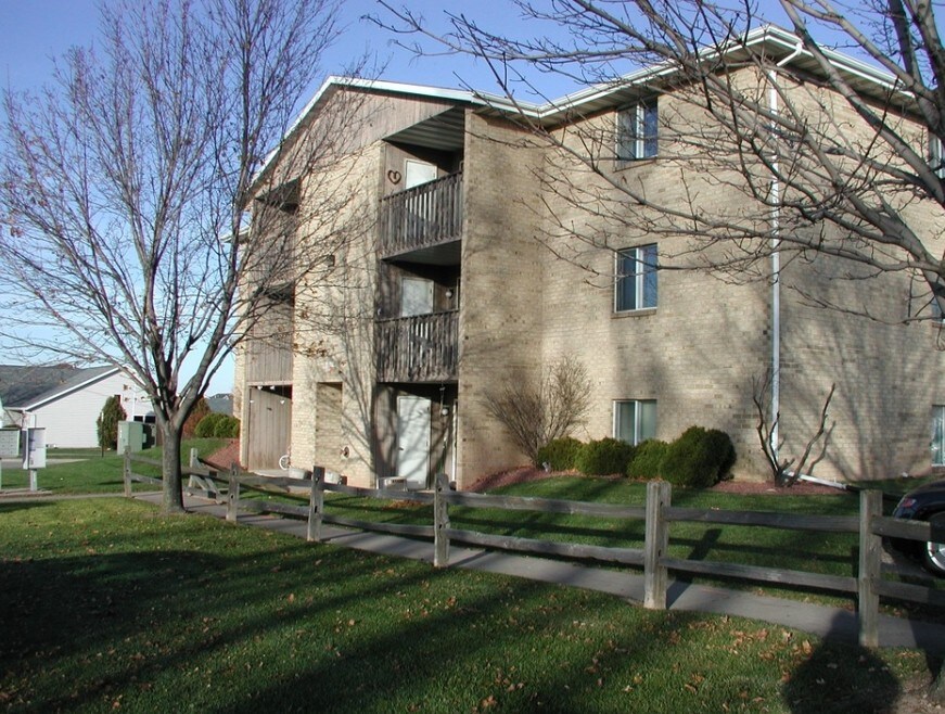Skyview Apartments, Little Chute, WI 54911 - photo 1