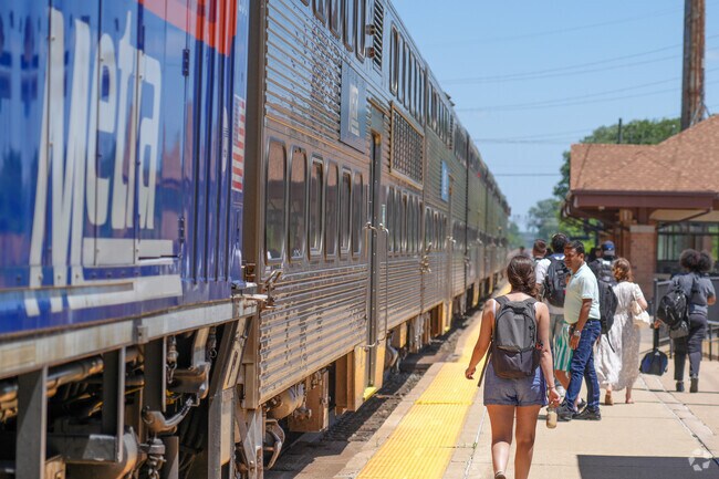 Hop on the Metra along 59th Street to Union Station in Downtown Chicago.