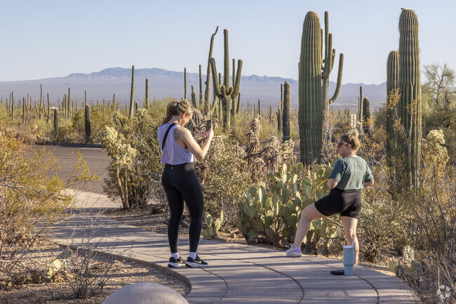 Friends make new memories at Saguaro National Park, about 20 minutes from Gladden Farms.