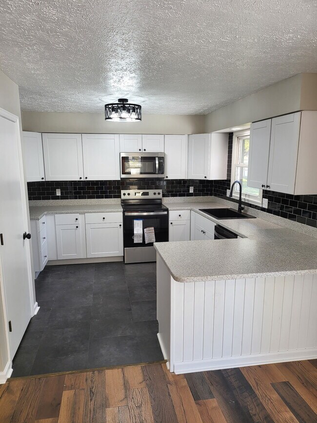 642 Echo Bend Blvd, Greenwood, IN 46142 - photo 5