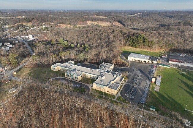 Deer Lakes Middle School has 463 students.