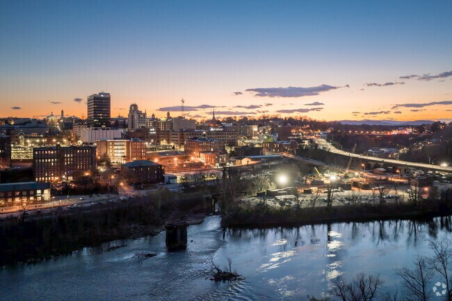 The James River and Downtown Lynchburg are just 15 minutes from Timberlake.