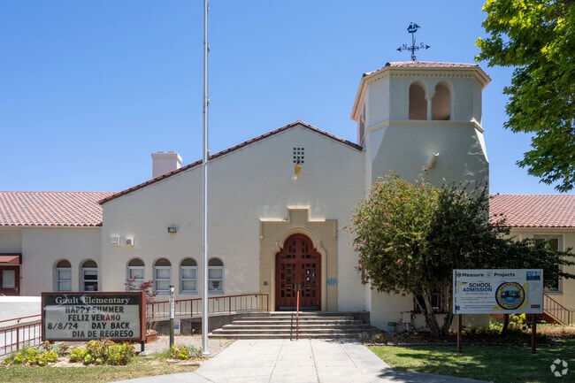 Gault Elementary School it's a wonderful place for new students in the Santa Cruz area.