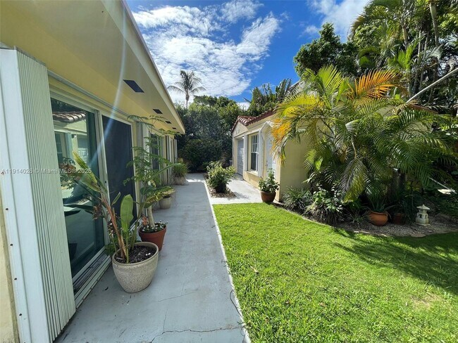 1018 W 47th St, Miami Beach, FL 33140 - photo 4