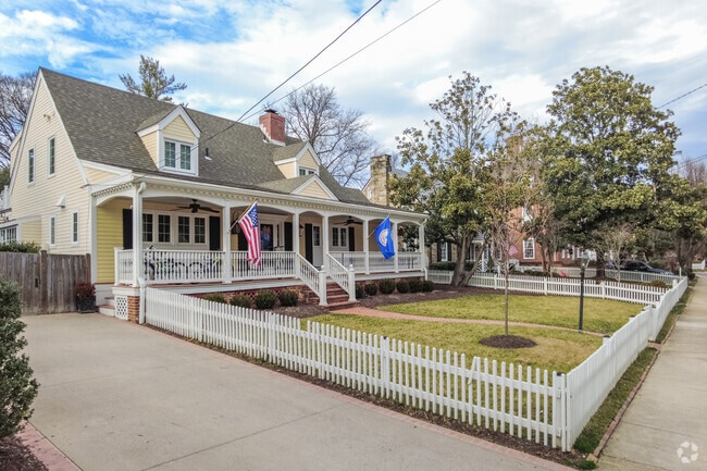 Some homes in Belle Haven have fences around their front yards.
