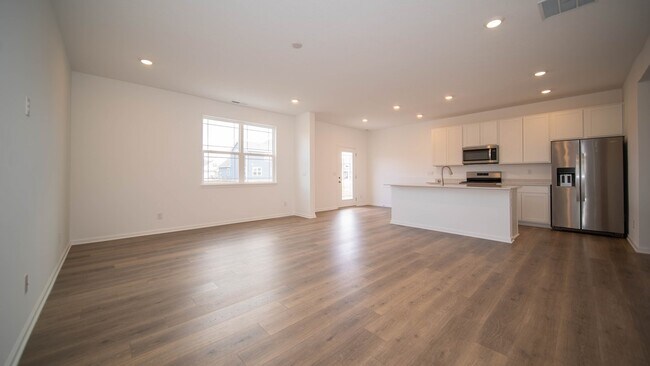 6304 Wasco Dr, Whitestown, IN 46075 - photo 4