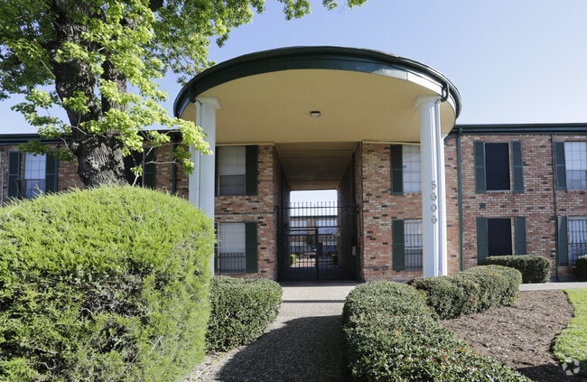 The Atrium At 5606, Houston, TX 77081 - photo 4