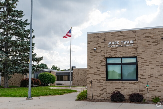 Mark Twain Elementary School front sign and flag in Roseville.