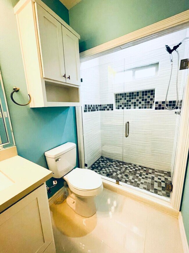 308 W Rutherford Ave unit 4, Edinburg, TX 78541 - photo 4