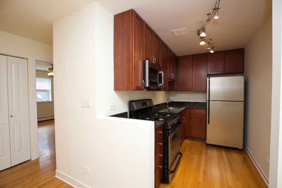 628 W Wrightwood Ave unit J01P, Chicago, IL 60614 - photo 1