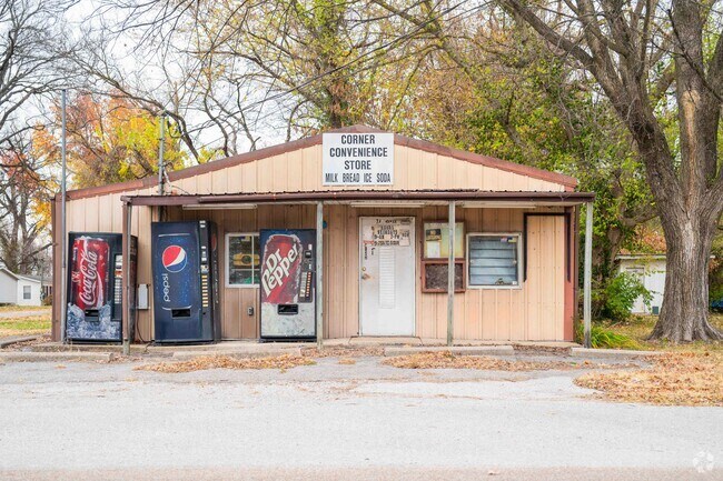 The East Carondelet has a corner store that proudly serves the East Carondelet community.