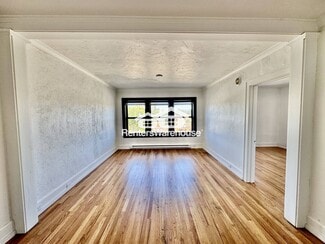 2807 Grand Ave, Des Moines, IA 50312