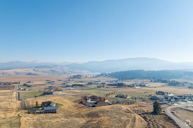 Veradale features beautiful views over Mica peak.