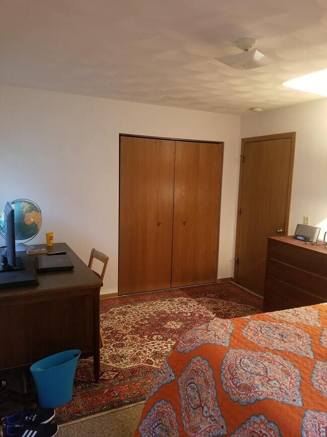 1210 W Carriage Dr, Whitewater, WI 53190 - photo 2