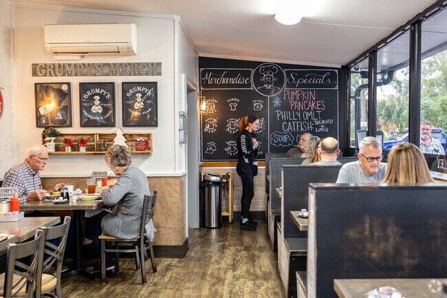 Grumpys is one of the most popular restaurants in Orange Park with good food and staff.