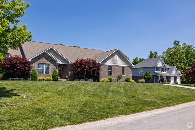 Homes along the Albany Golf Club include open yards with no fences.
