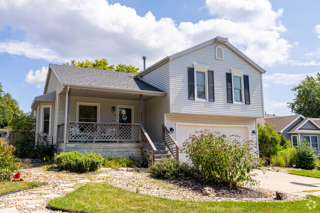 There are many mult-level homes in Far South.