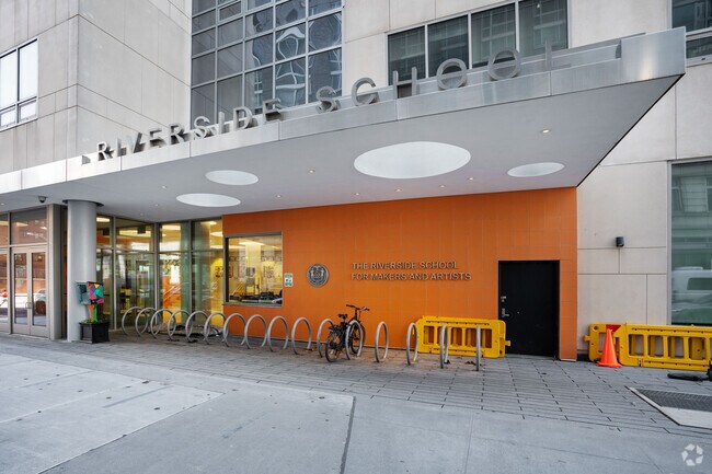 Riverside School of Makers and Artists educates in creativity and innovation in Lincoln Square.